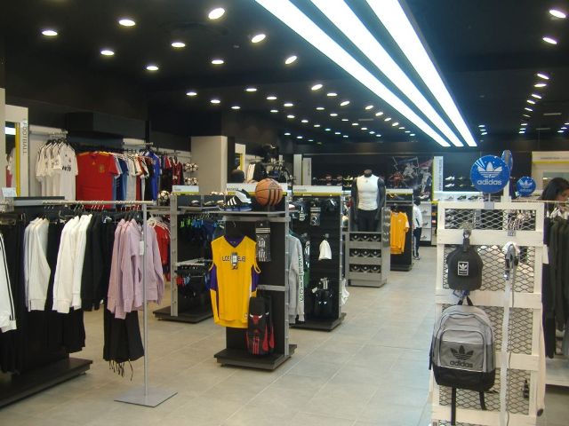 outlet adidas monza indirizzo