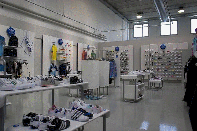 orari spaccio adidas monza